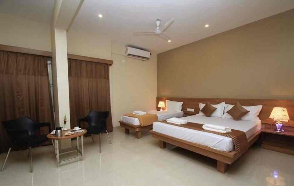 Samasth Rooms And Suits Mysore Exteriör bild