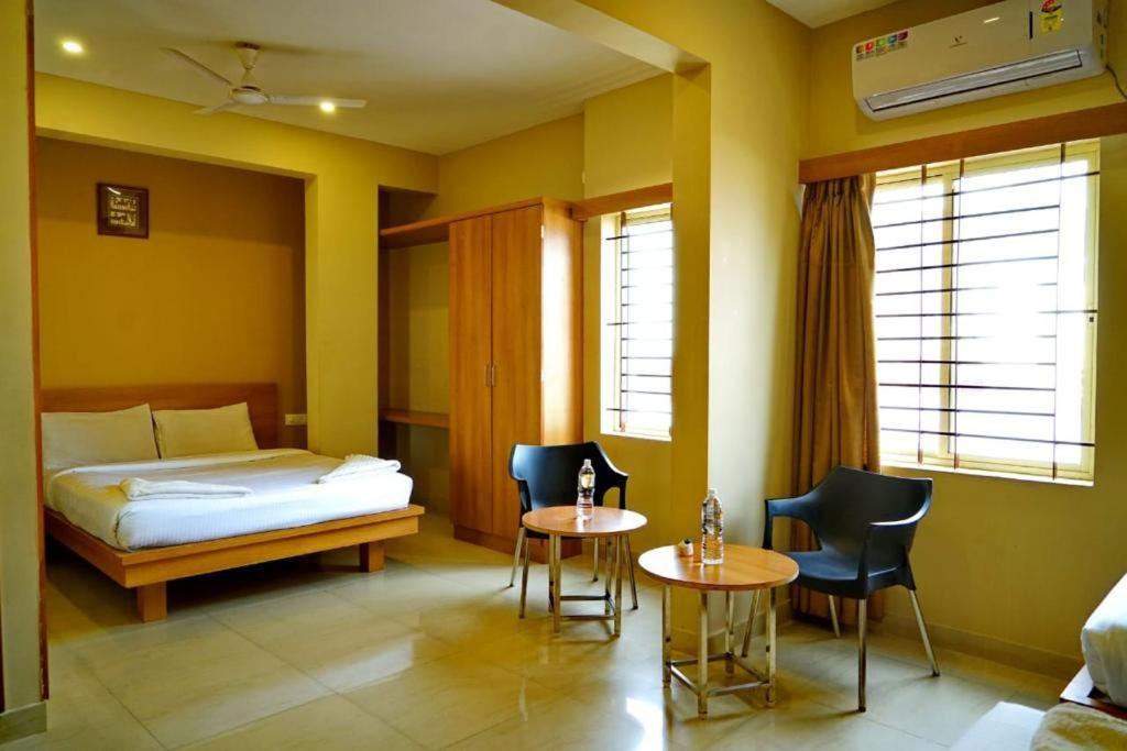Samasth Rooms And Suits Mysore Exteriör bild