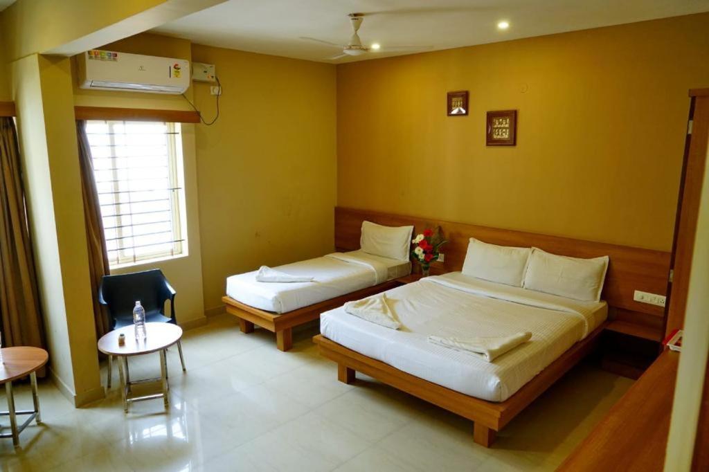 Samasth Rooms And Suits Mysore Exteriör bild